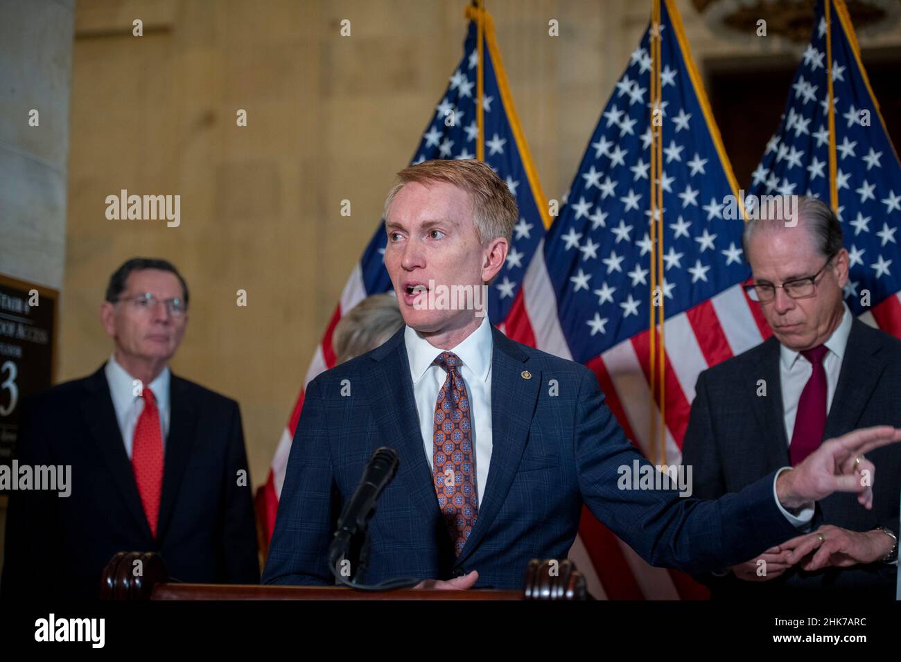 Der US-Senator James Lankford (Republikaner von Oklahoma) hält am Mittwoch, den 2. Februar 2022, im Russell Senate Office Building in Washington, DC, eine Rede zur Grenzpolitik von Biden Administrationâs USA und Mexiko. Kredit: Rod Lampey/CNP Stockfoto