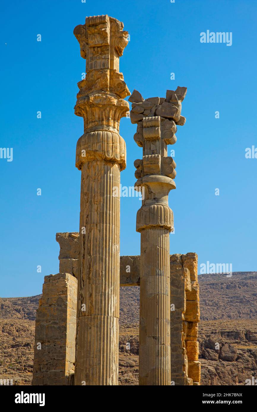 Tor aller Länder mit geflügelten Mischwesen, Persepolis, Persepolis, Iran Stockfoto Tor aller Länder mit geflügelten Mischwesen, Persepolis, Persepolis, Iran Stockfoto