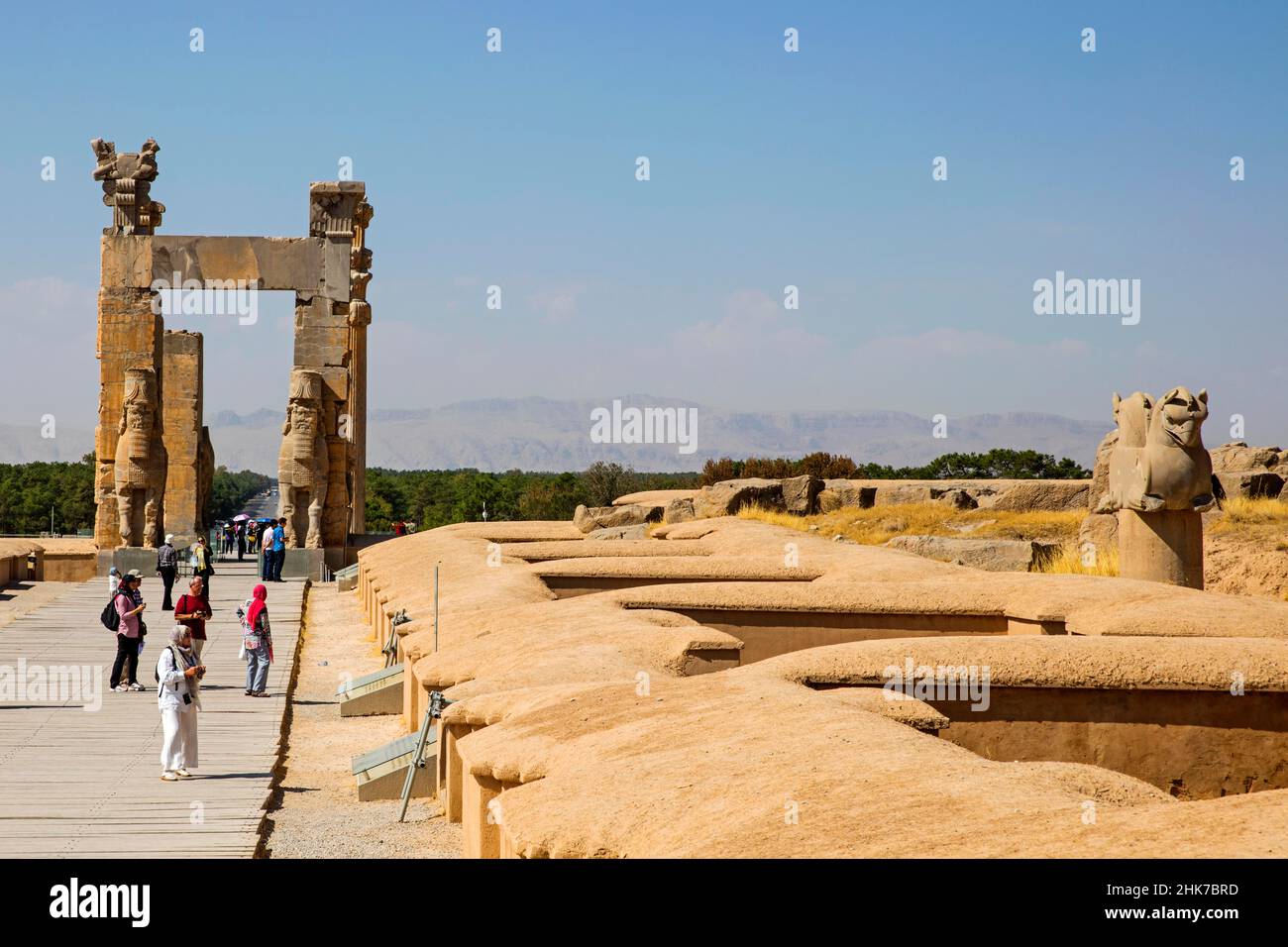 Tor aller Länder mit geflügelten Mischwesen, Persepolis, Persepolis, Iran Stockfoto Tor aller Länder mit geflügelten Mischwesen, Persepolis, Persepolis, Iran Stockfoto