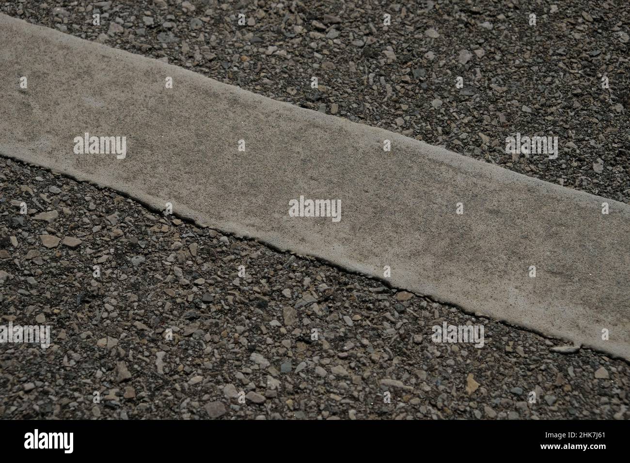 Asphalt mit offizieller weißer Farblinie der Regierung markiert. Stockfoto