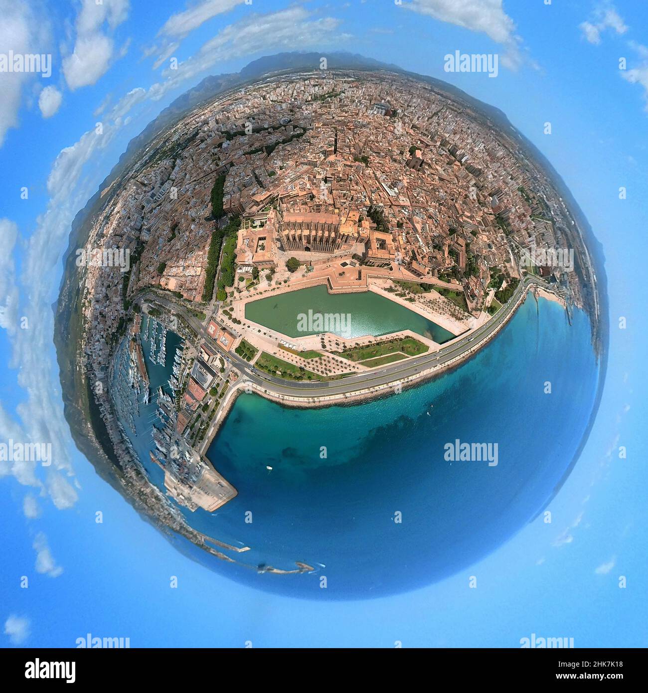 Luftaufnahme, 360-Grad-Ansicht von Palma, Kathedrale La Seu Palma, Königlicher Palast La Almudaina, MA 19 Av. De Gabriel Roca, Palau Reial de l'Almudaina Stockfoto