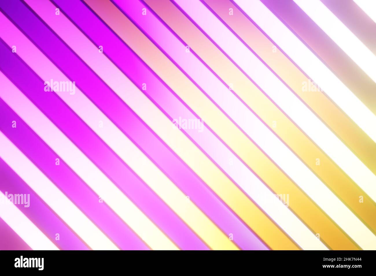Abstrakter Hintergrund mit rosa und gelben Streifen Stockfoto
