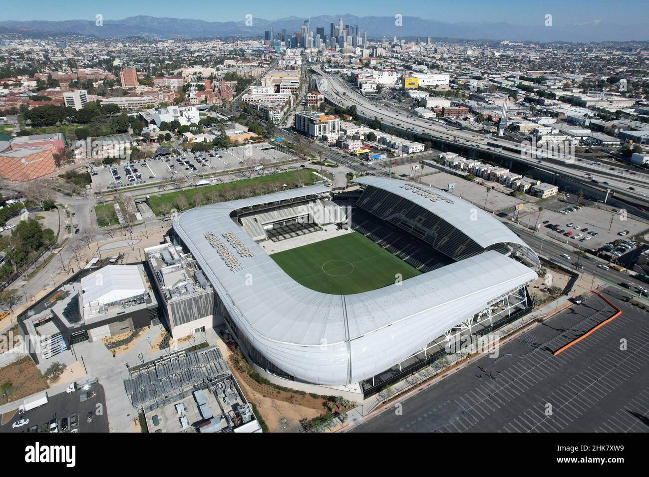 Eine Luftaufnahme des Banc of California Stadium, Mittwoch, 2. Februar 2022, in Los Angeles. Der Austragungsort ist die Heimat der LAFC-Fußballmannschaft der MLS. Stockfoto