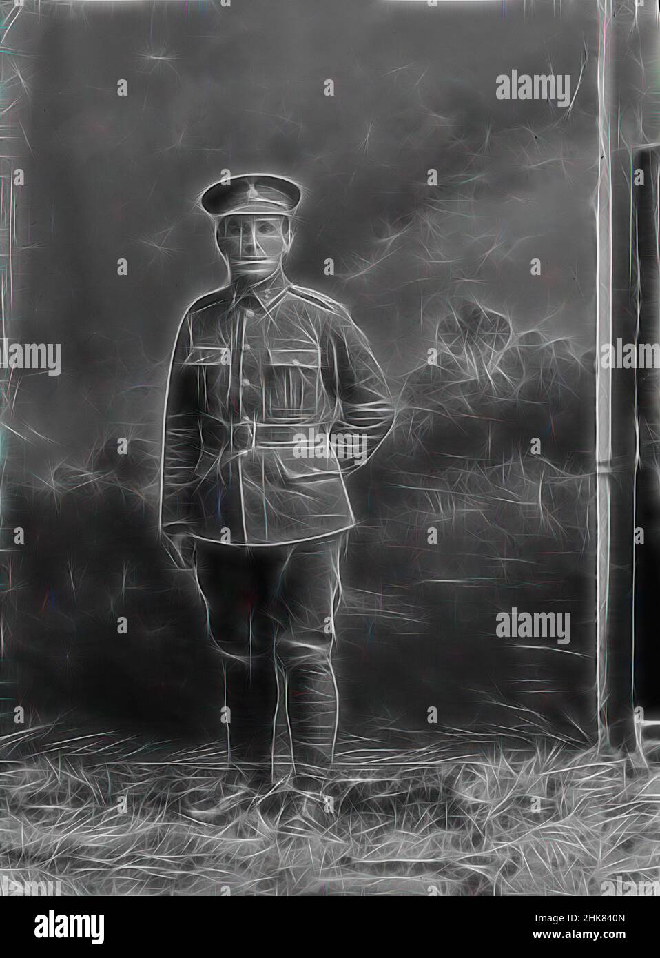 Inspiriert von Pryce Roberts, Berry & Co, Fotostudio, 1916, Wellington, Schwarzweiß-Fotografie, Sapper Pryce Roberts, Servicenummer 23728, neu gestaltet von Artotop. Klassische Kunst neu erfunden mit einem modernen Twist. Design von warmen fröhlichen Leuchten der Helligkeit und Lichtstrahl Strahlkraft. Fotografie inspiriert von Surrealismus und Futurismus, umarmt dynamische Energie der modernen Technologie, Bewegung, Geschwindigkeit und Kultur zu revolutionieren Stockfoto