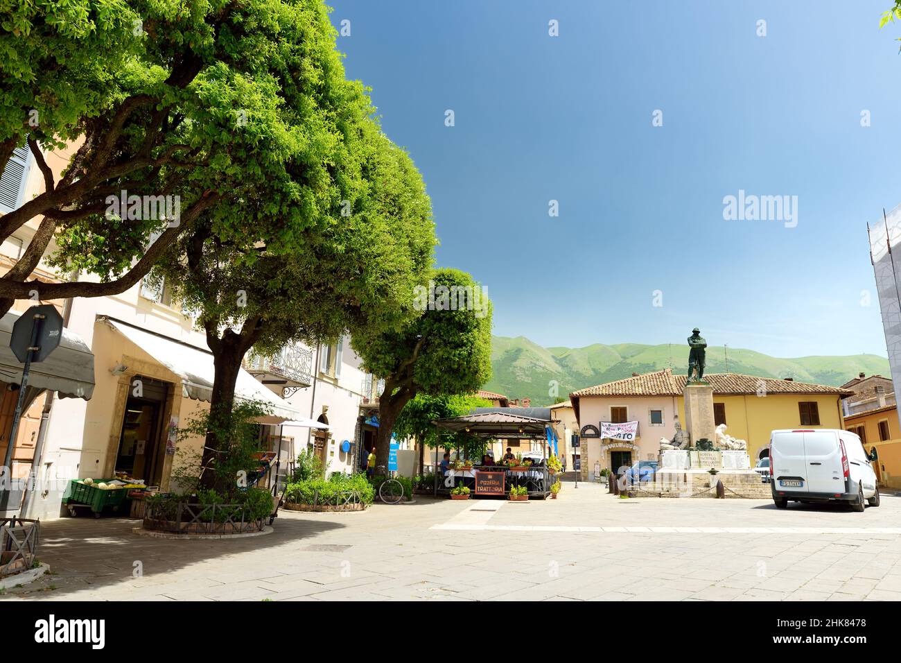 NORCIA, ITALIEN - 12. JUNI 2019: Norcia, eine Stadt im Herzen des Sibillini-Gebirges-Nationalparks, die durch die Erdbeben im Jahr 20 schwer beschädigt wurde Stockfoto