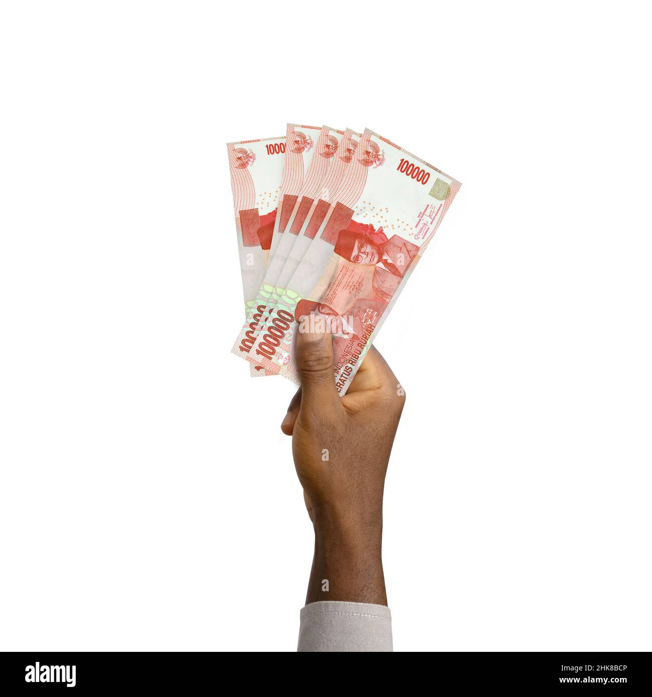 Schwarze Hand mit 3D gerenderten 100000 indonesischen Rupiah-Noten isoliert auf weißem Hintergrund Stockfoto