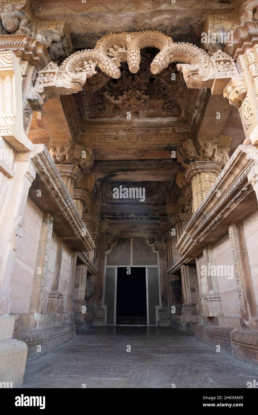 KANDARIYA MAHADEV TEMPEL: Eingang Torana oder Tor, westliche Gruppe, Khajuraho, Madhya Pradesh, Indien Stockfoto