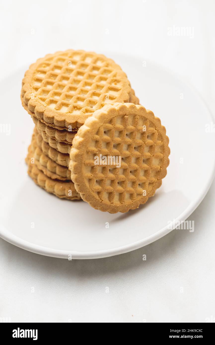 Butterkekse. Süße Kekse auf dem Teller. Stockfoto