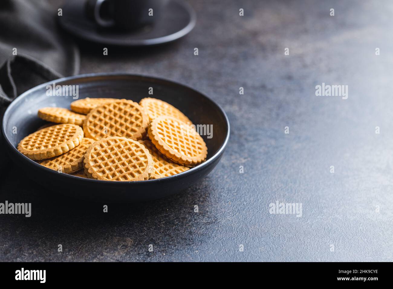 Butterkekse. Süße Kekse auf dem Teller. Stockfoto