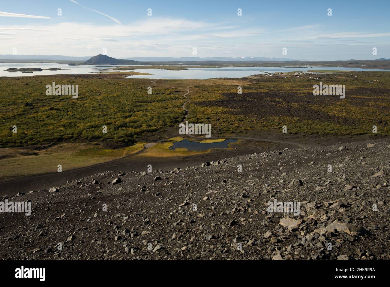 Blick vom Rand des Vulkans auf den See Stockfoto