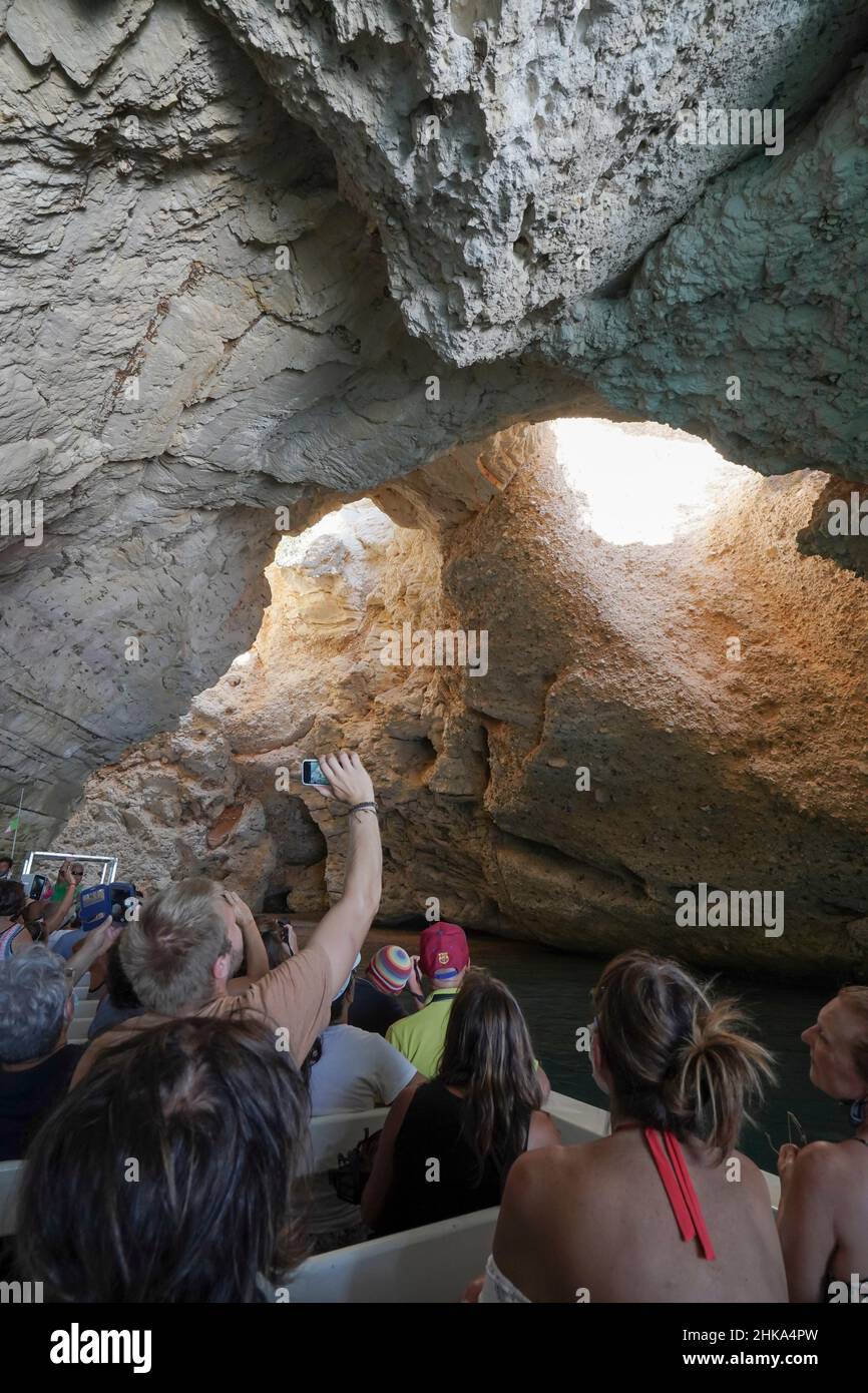 Gargano Nationalpark, Besuch der Höhlen, Höhle der zwei Augen, Vieste, Apulien, Italien, Europa Stockfoto