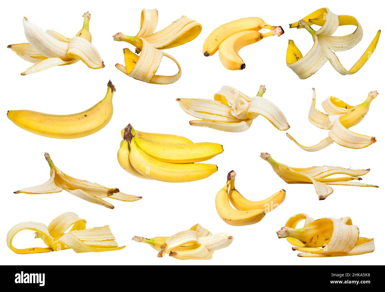 Set aus verschiedenen frischen Bananen und Schalen isoliert auf weißem Hintergrund Stockfoto