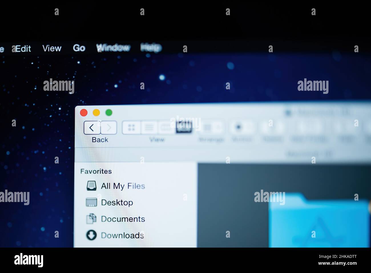 London, Großbritannien - 25. Dez 2018: Nahaufnahme der macOS-Sucher-Icons mit Tilt-Shift-Objektiv - Favoriten, Desktop, Dokumente und Downloads auf dem Apple Computers MacBook Pro Laptop Stockfoto