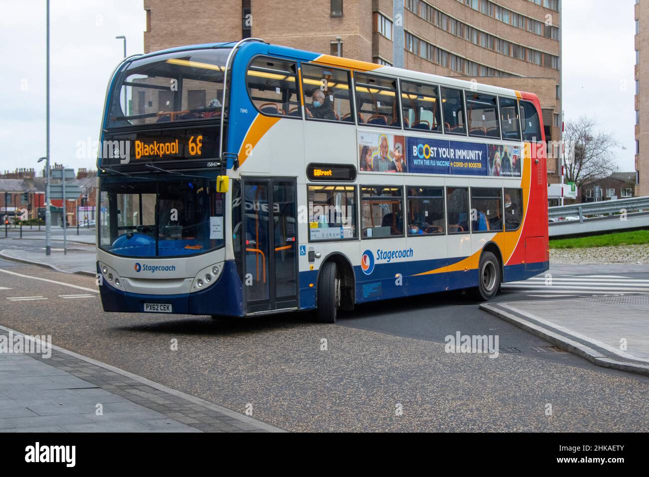 Ein SCANIA NUD 4X2 Doppeldeckerbus vom Busbahnhof Preston; Bustour, Busrouten, Schulverträge, Privatmiete, Tagesausflüge und Urlaubsreisen der Passagiere Stockfoto