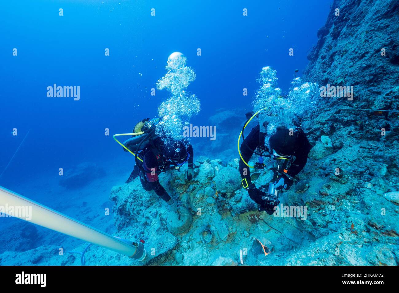 Unterwasserarchäologen graben Schiffswrack aus dem 2nd. Jahrhundert in Bozburun Marmaris Türkei. Stockfoto