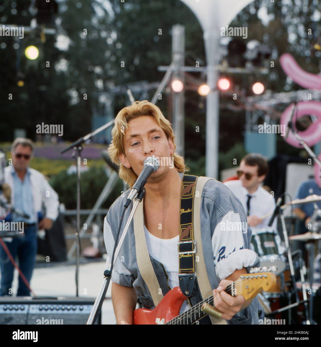 Chris Rea, britischer Sänger, Komponist und Gitarrist, bei einem Auftritt, Deutschland 1983. Stockfoto