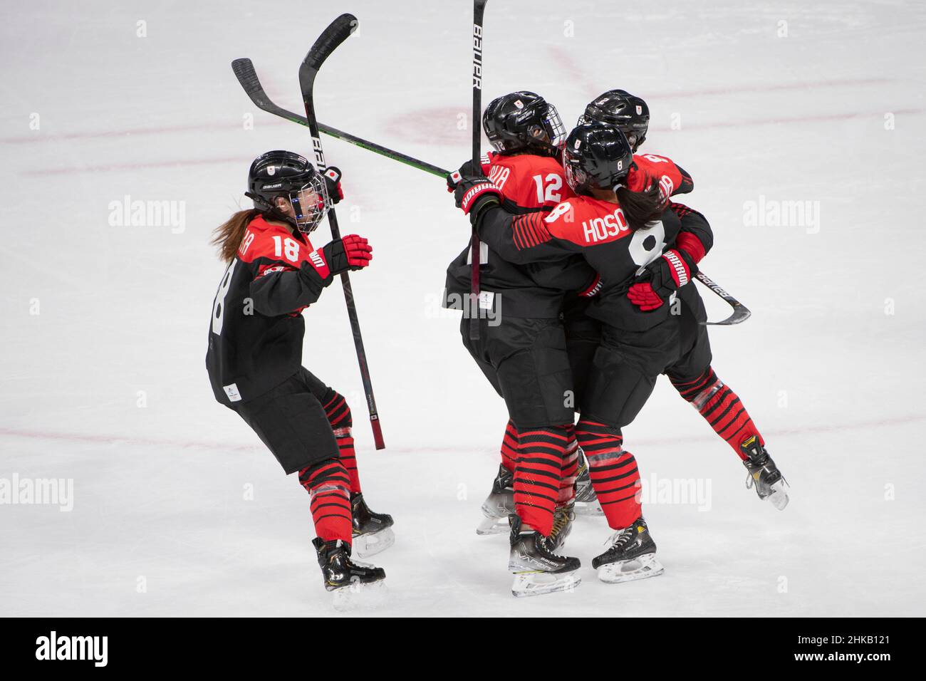 Japans Team feiert das Ergebnis (JPN) Eishockey Frauen Vorläufiges Roung Gruppe B Spiel 3, Schweden gegen Japan, 1-1 während der Olympischen Winterspiele in Peking 2022 im Wukesong Sports Center, Peking, China. Kredit: Enrico Calderoni/AFLO SPORT/Alamy Live Nachrichten Stockfoto