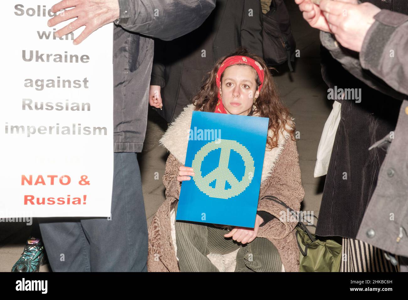 Ukrainer treffen sich vor dem Millbank Tower Stockfoto