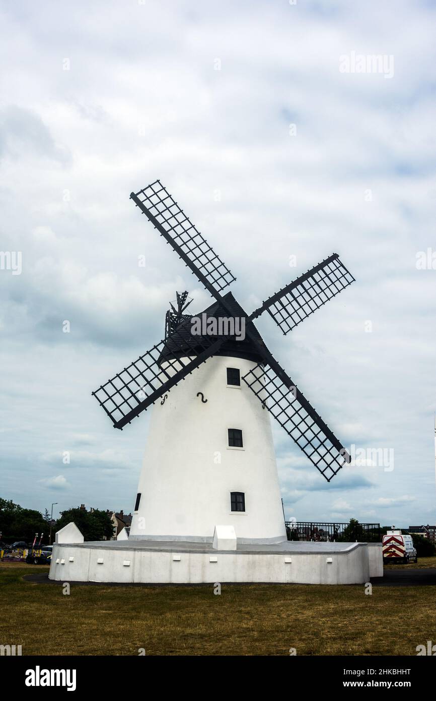 Die Windmühle wurde entwickelt, um Weizen und Hafer zu mahlen, um Mehl und Brot zu machen. Stockfoto