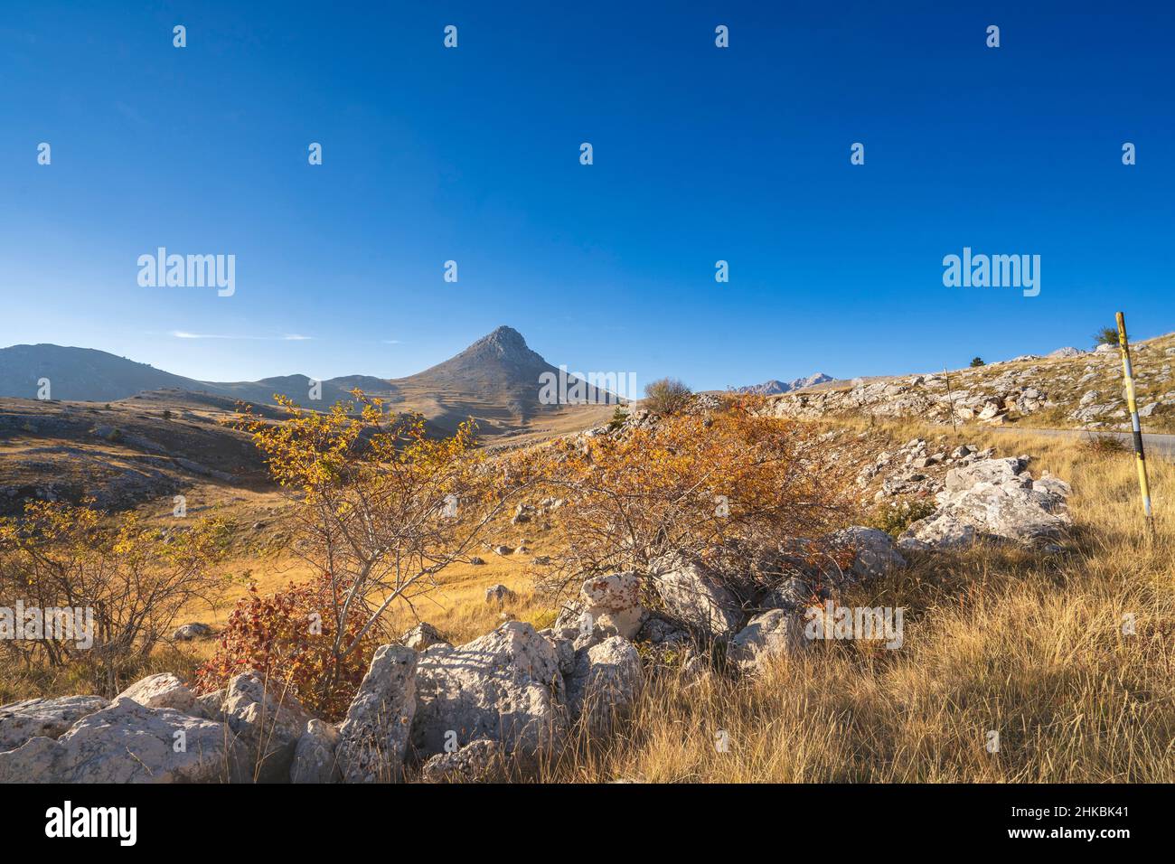 Von der SS 17 bis in Richtung Campo Imperatore, Castel del Monte, L’Aquila, Abruzzen, Italien, Europa Stockfoto