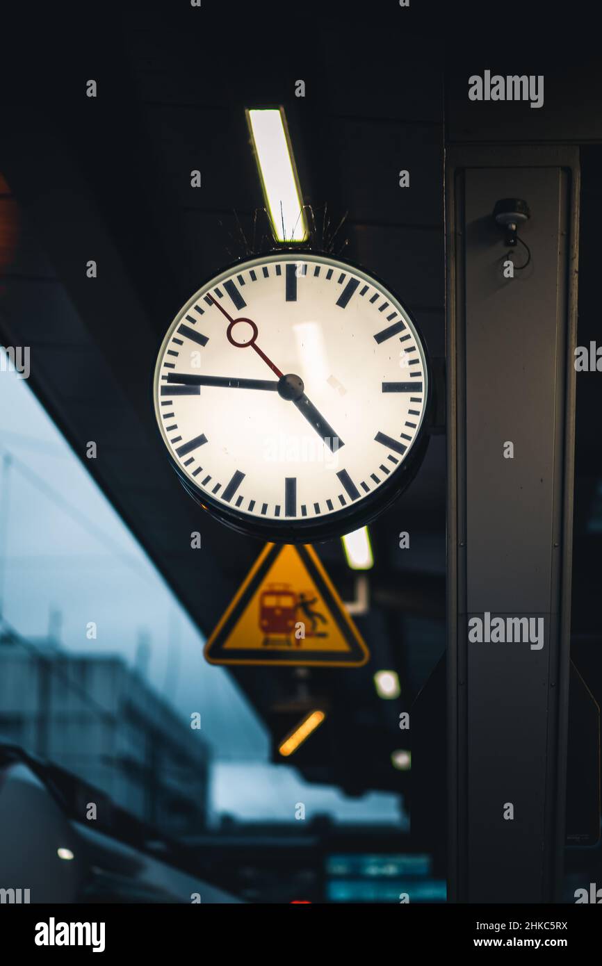 Ein lockerer Tag am Bahnhof Stockfoto