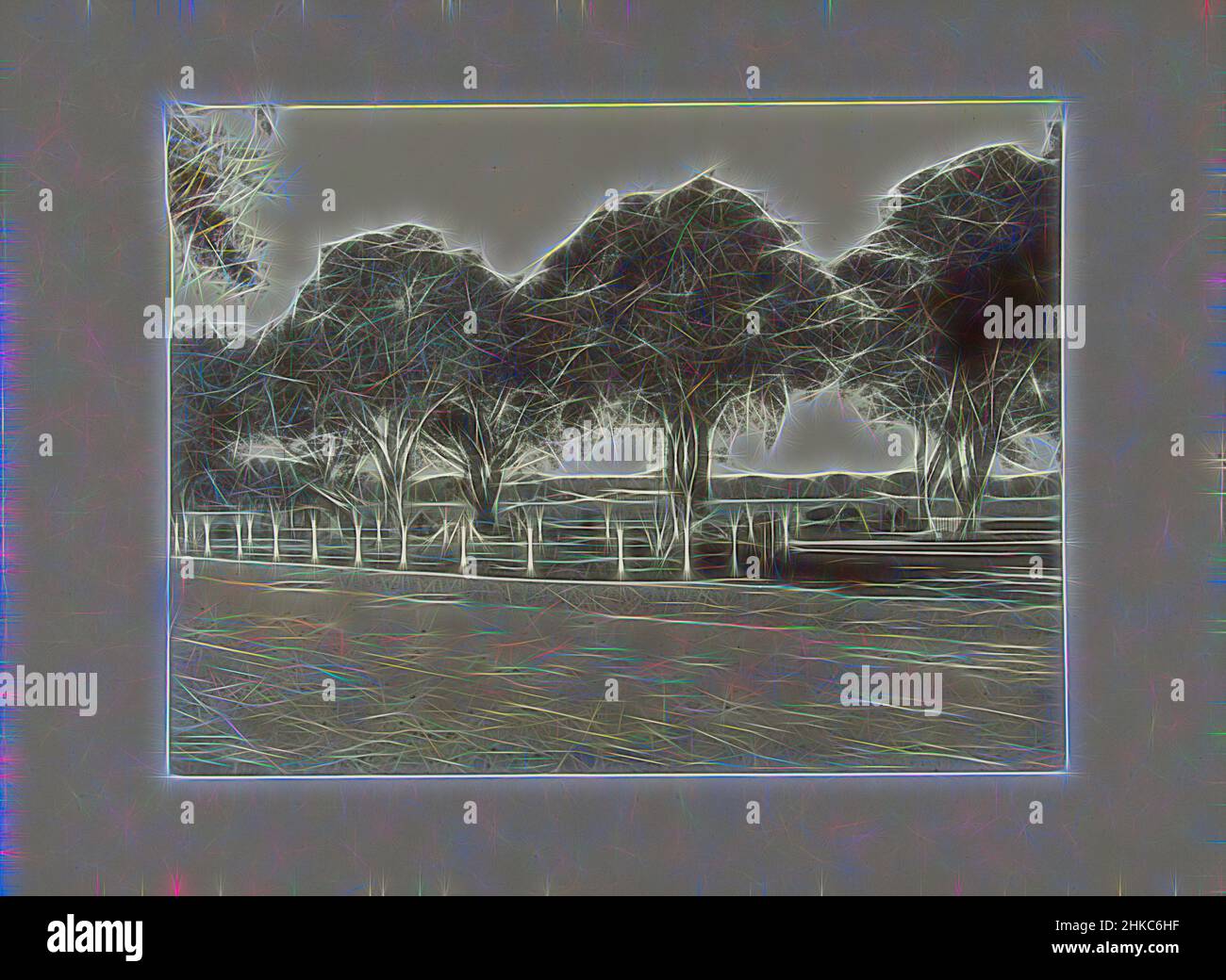 Inspiriert von View of the Koningsplein im Jahr Batavia43. Koningsplein, Blick auf Koningsplein, Batavia (Jakarta), Java, Niederländisch-Indien, Batavia, c. 1895 - c. 1915, Papier, Silbergelatine-Druck, Höhe 180 mm × Breite 240 mmhöhe 243 mm × Breite 329 mm, neu gestaltet von Artotop. Klassische Kunst neu erfunden mit einem modernen Twist. Design von warmen fröhlichen Leuchten der Helligkeit und Lichtstrahl Strahlkraft. Fotografie inspiriert von Surrealismus und Futurismus, umarmt dynamische Energie der modernen Technologie, Bewegung, Geschwindigkeit und Kultur zu revolutionieren Stockfoto