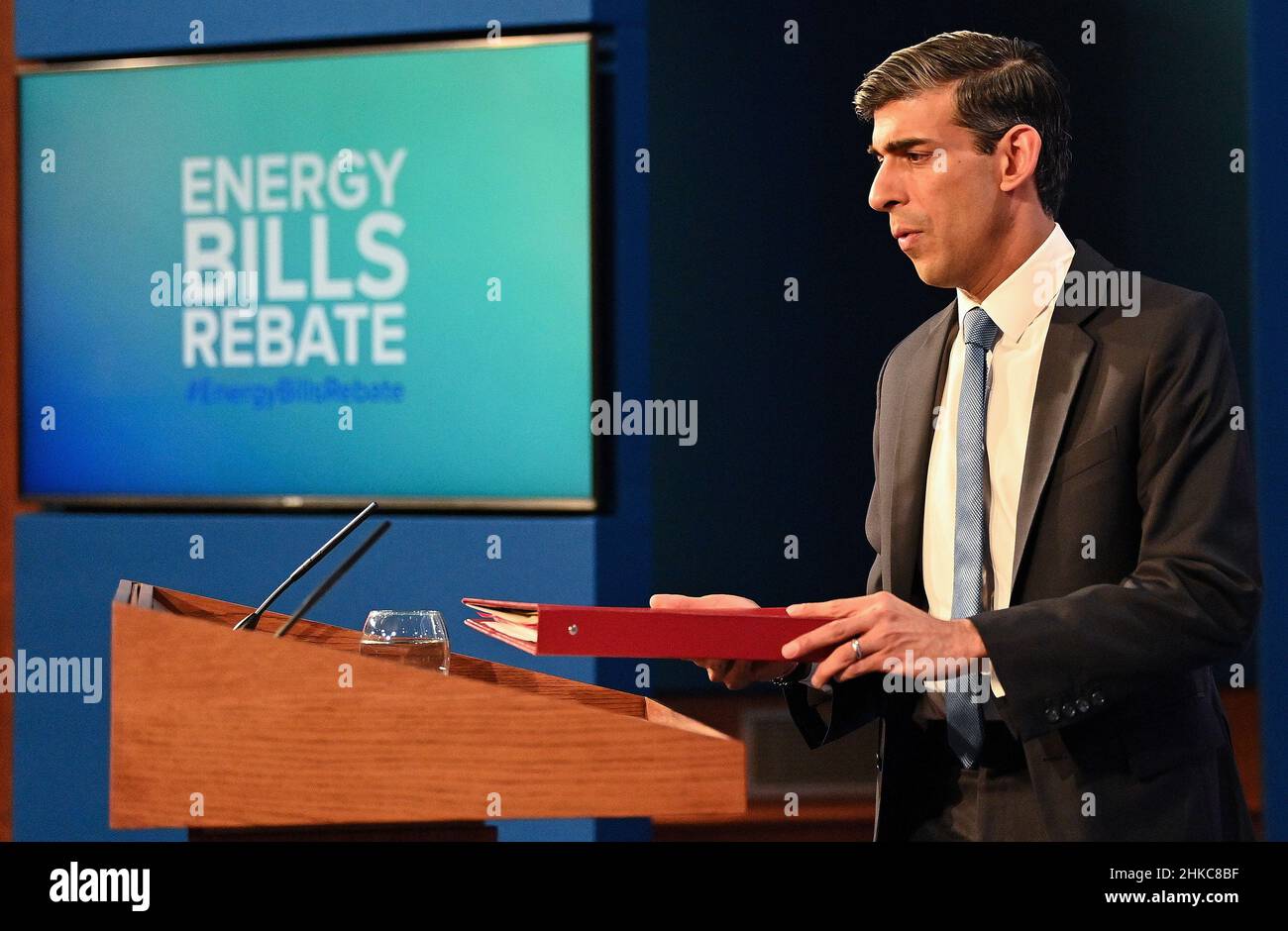 Kanzler Rishi Sunak spricht auf einer Pressekonferenz in der Downing Street, London. Bilddatum: Donnerstag, 3. Februar 2022. Stockfoto