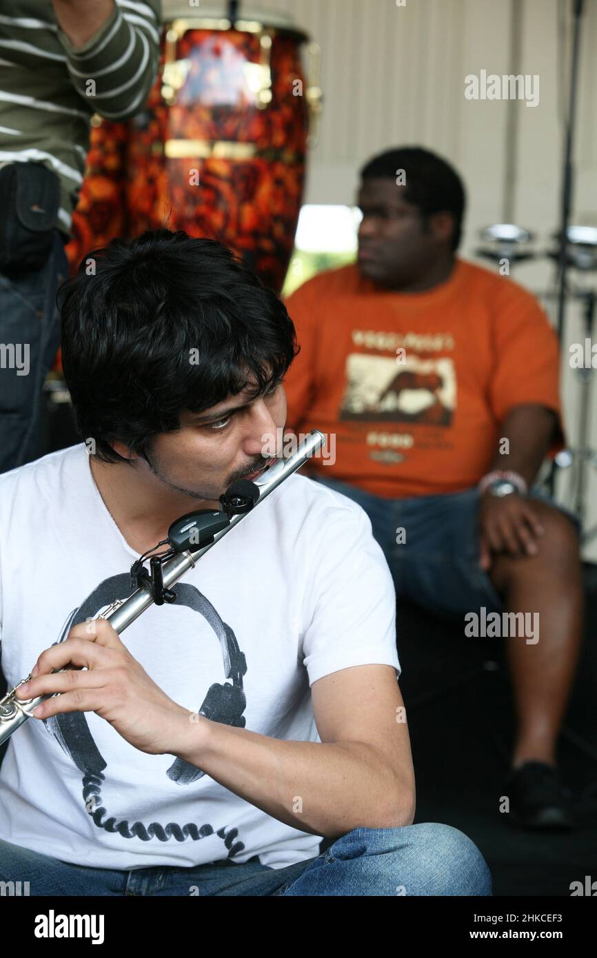 ISTANBUL, TÜRKEI - 3. JULI: Chilenische Protestband Inti Illimani bei der Probe am 3. Juli 2009 in Istanbul, Türkei. Inti-Illimani ist ein instrumentales und vokales lateinamerikanisches Volksmusikensemble aus Chile. Stockfoto