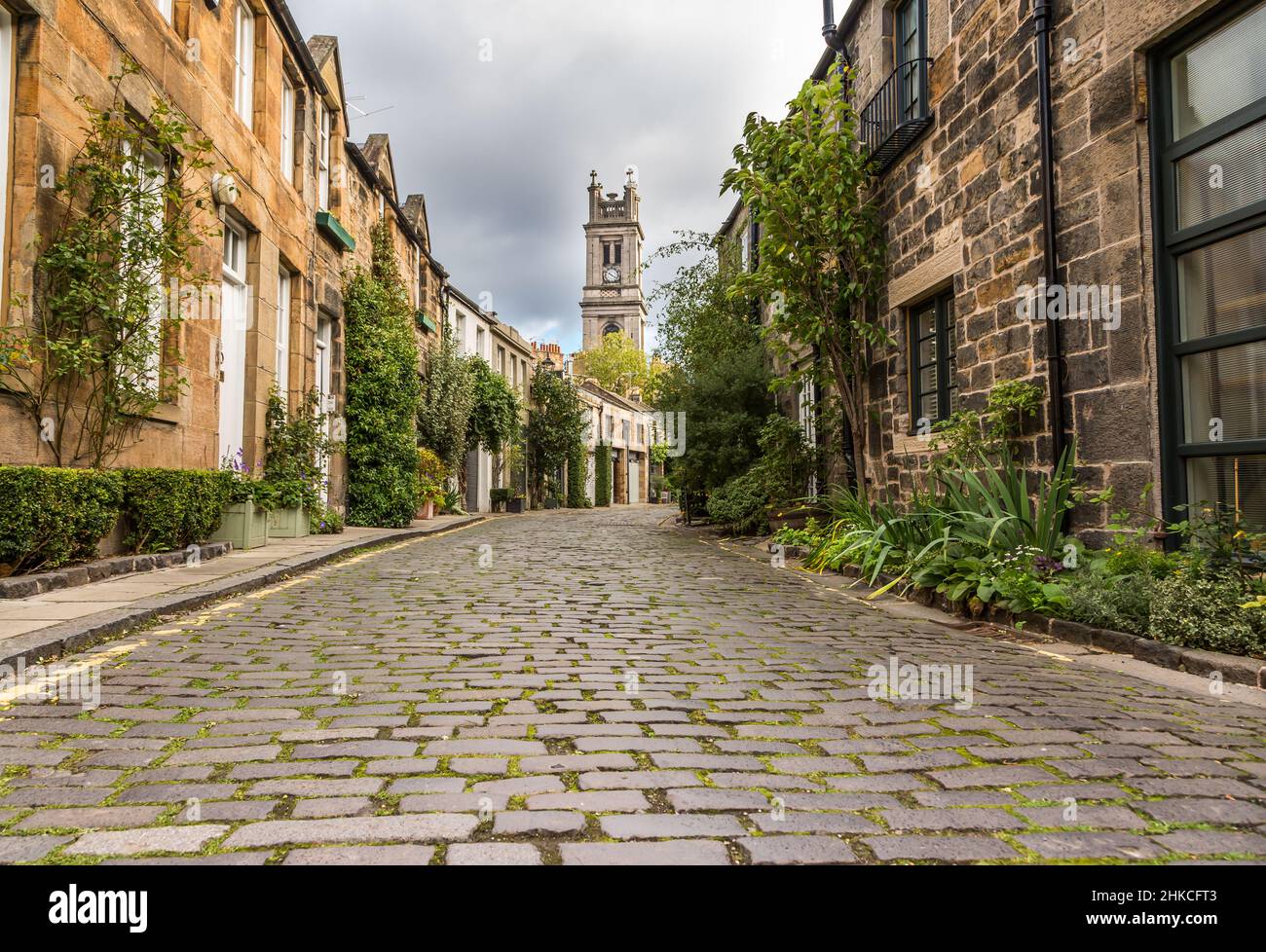Die wunderschöne, malerische gepflasterte Straße Circus Lane, nur ein paar Minuten zu Fuß vom Stadtzentrum von Edinburgh, Schottland, entfernt Stockfoto