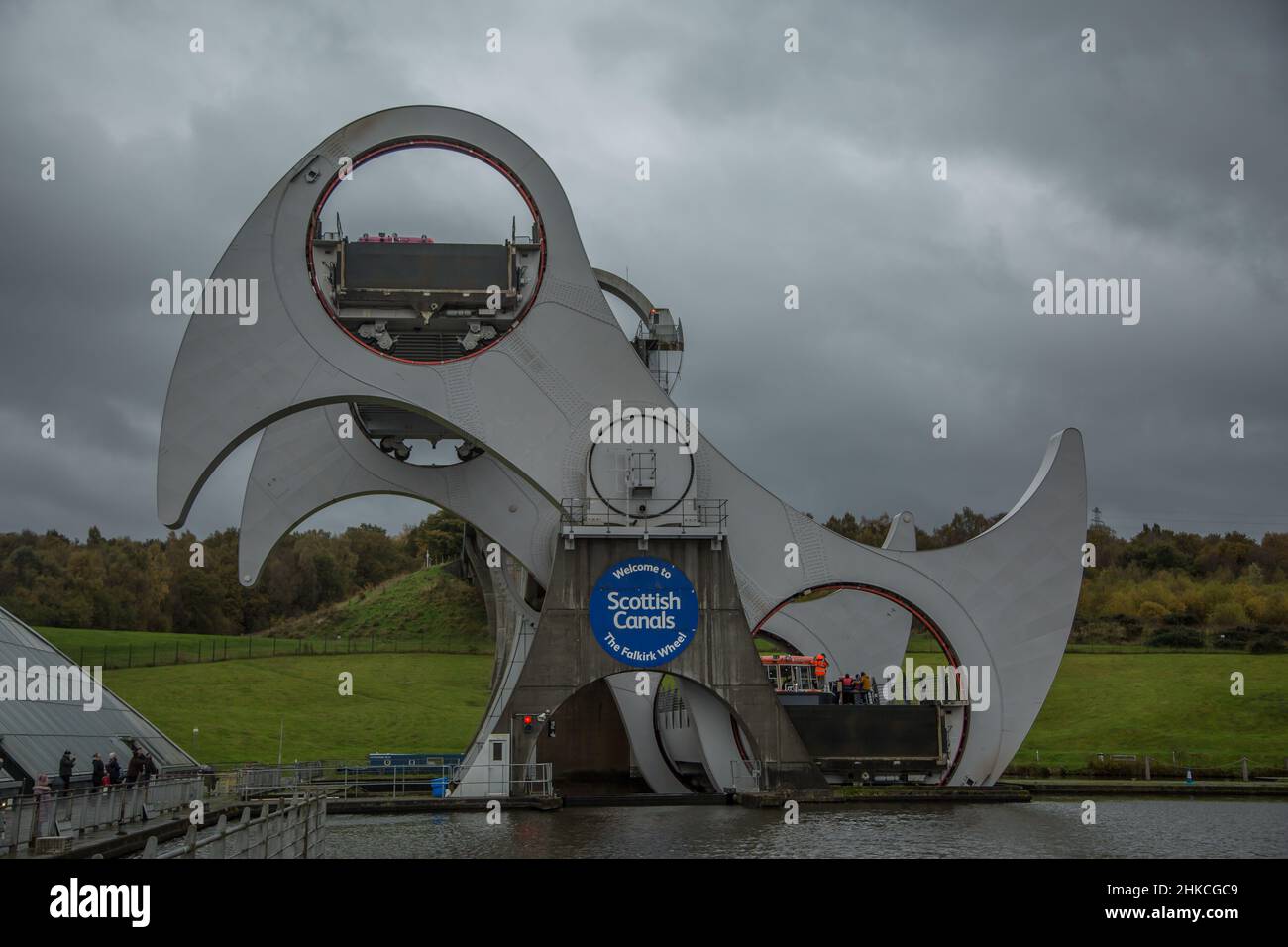 Das Falkirk Wheel ist ein rotierender Bootsaufzug in Falkirk, Schottland, der den Forth und Clyde Canal mit dem Union Canal verbindet Stockfoto