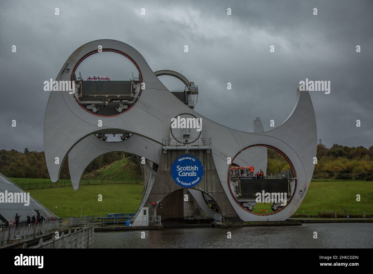 Das Falkirk Wheel ist ein rotierender Bootsaufzug in Falkirk, Schottland, der den Forth und Clyde Canal mit dem Union Canal verbindet Stockfoto
