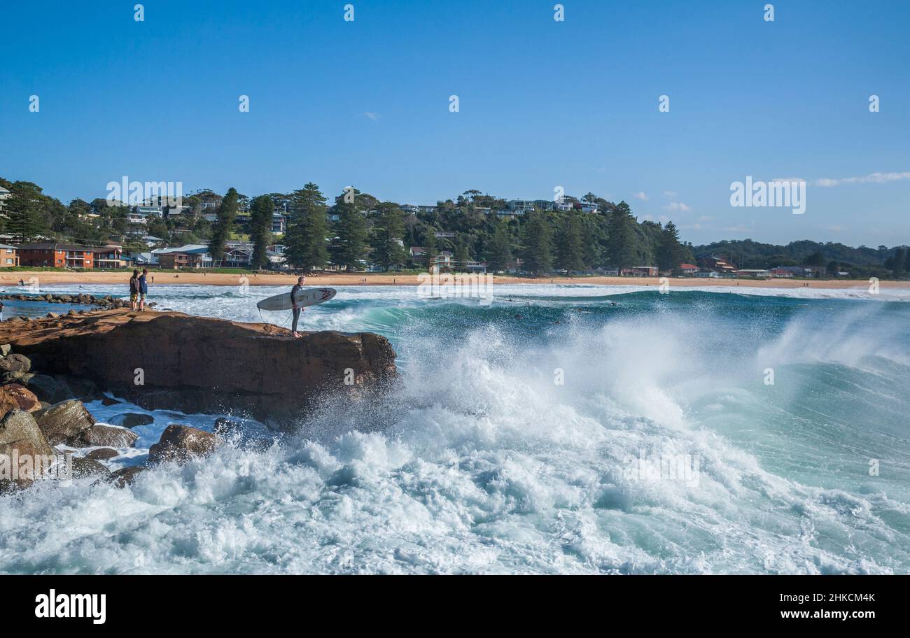 Gefährliche Brandung bei Avoca Rocks, Avoca Beach an der Central Coast von New South Wales, Australien Stockfoto