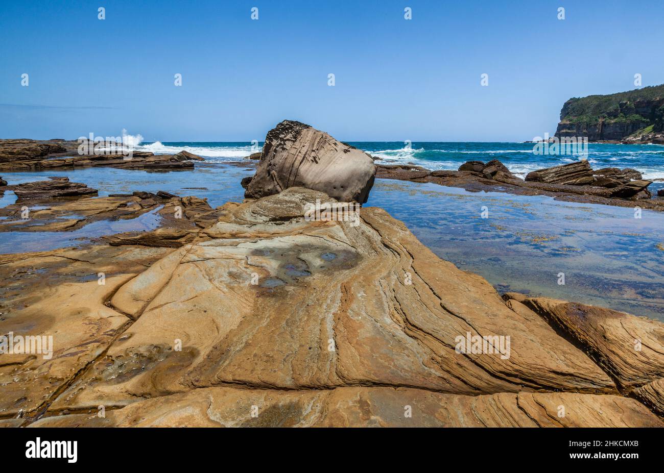 Felsplattform und Felsenpool in Little Beach, Bouddi National Park, Central Coast, New South Wales, Australien Stockfoto