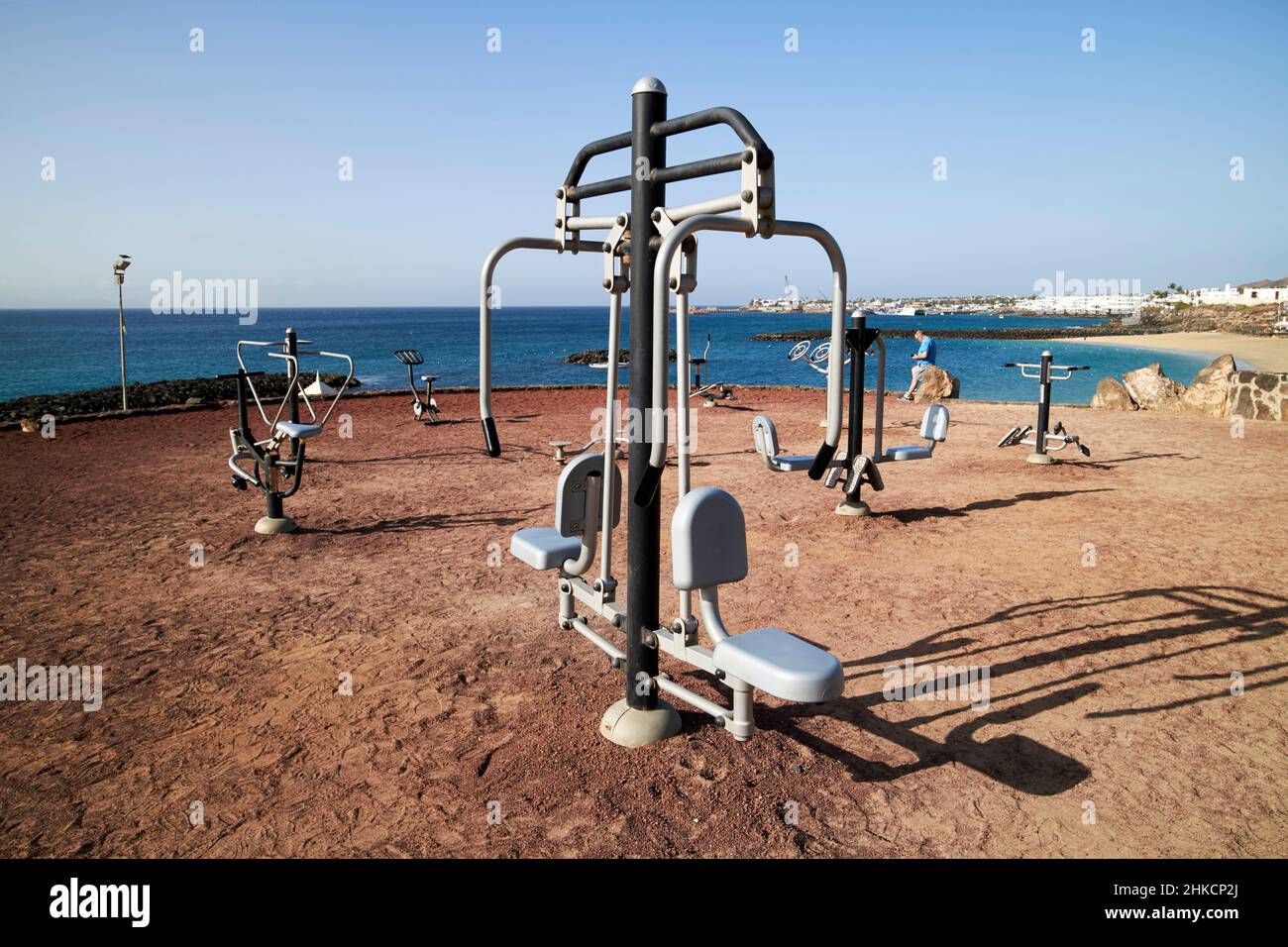 Open-Air-Fitnessgeräte mit öffentlichem Zugang playa blanca Lanzarote Kanarische Inseln Spanien Stockfoto