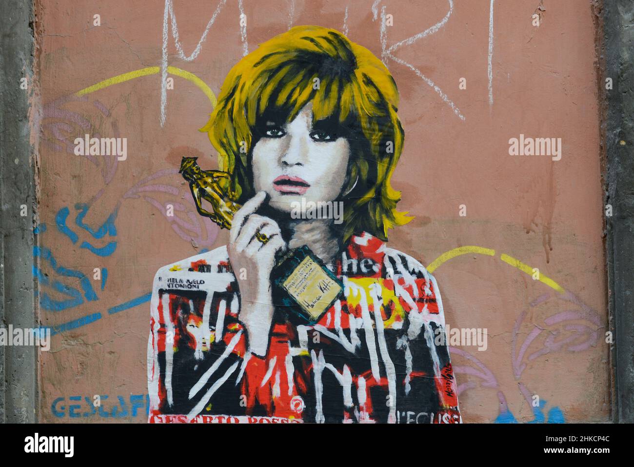 Rom, Italien. 03rd. Februar 2022. Via del Vantaggio, Rom, Italien, 03. Februar 2022, Das Wandbild, das Monica Vitti während der Zeit in den Gassen Roms gewidmet ist das Wandbild, das Monica Vitti gewidmet ist - Quelle: Live Media Publishing Group/Alamy Live News Stockfoto