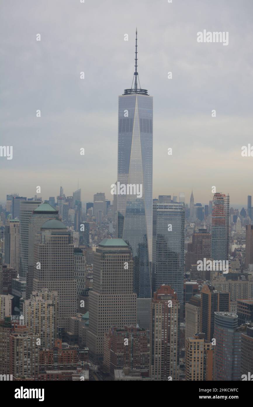 New York City One World Trade Center und Skyline fotografiert während eines Hubschrauberfluges vor Sonnenuntergang Stockfoto