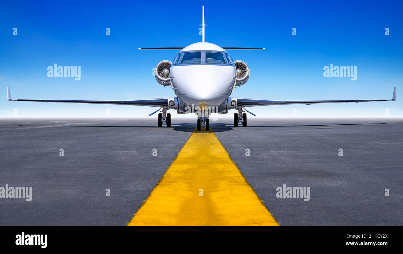 Privatjet auf einer Start-und Landebahn bereit Stockfoto