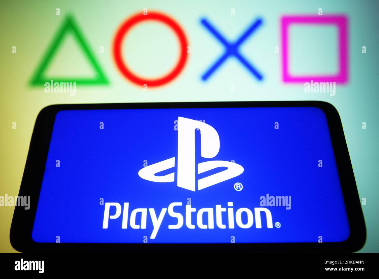 Ukraine. 2nd. Februar 2022. In dieser Abbildung ist ein PlayStation (PS)-Logo auf einem Smartphone-Bildschirm zu sehen. (Bild: © Pavlo Gonchar/SOPA Images via ZUMA Press Wire) Stockfoto