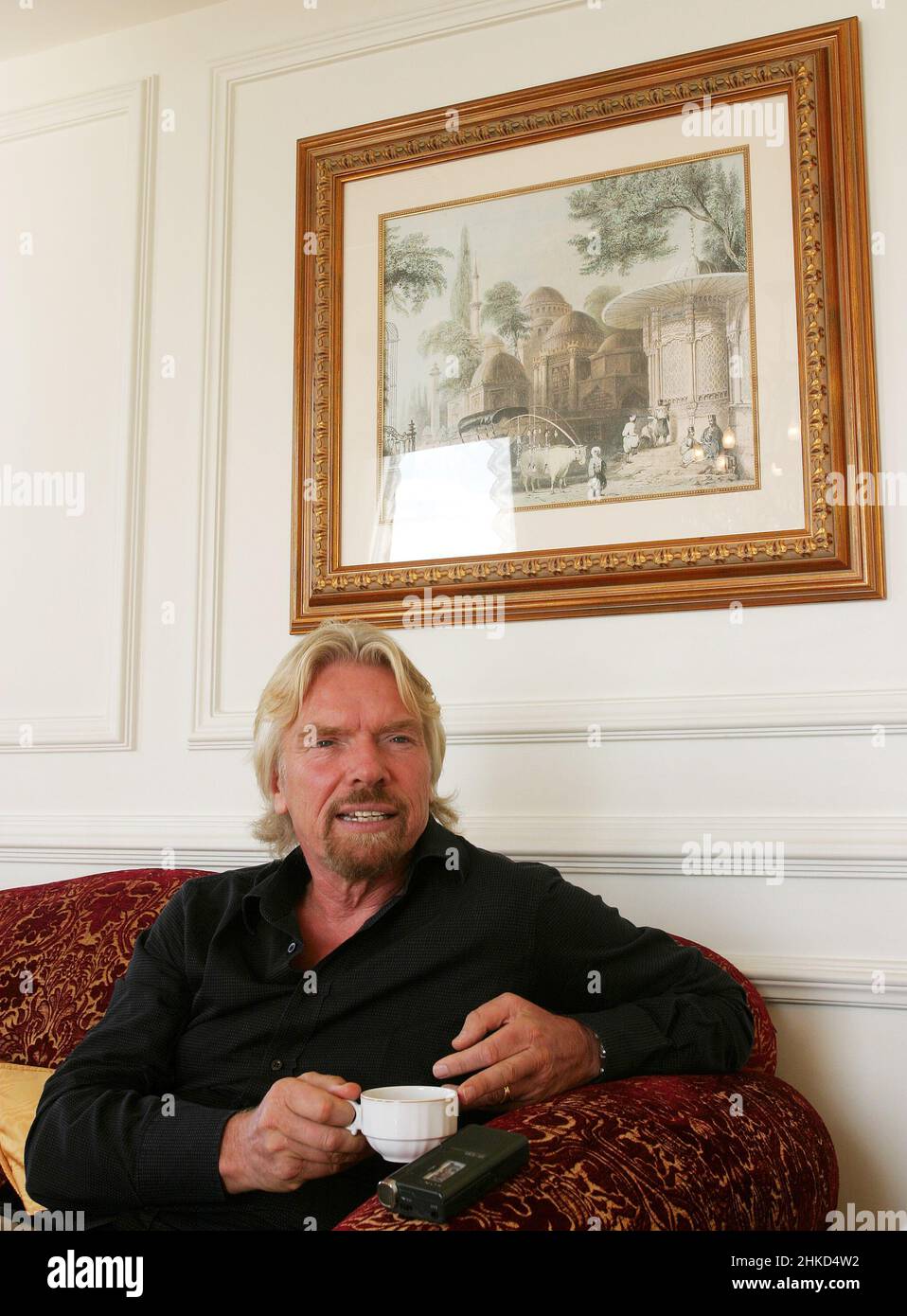 ISTANBUL, TÜRKEI - 17. NOVEMBER: Der berühmte englische Wirtschaftsmagnat Sir Richard Branson am 17. November 2007 in Istanbul, Türkei. Er ist Gründer der Virgin Group, die mehr als 400 Unternehmen umfasst. Stockfoto