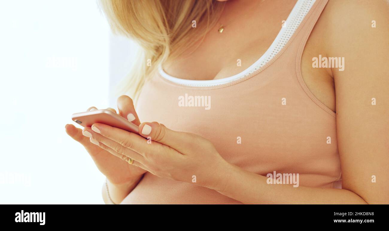 Shes erwartet einen Anruf von ihrem Arzt Stockfoto