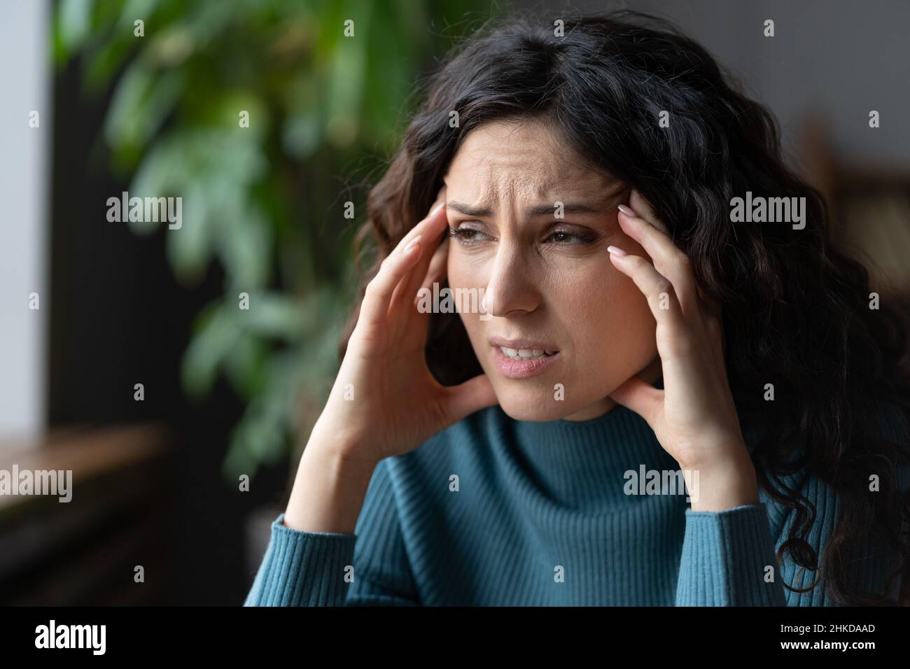Gestresste Frau leiden unter Nervenzusammenbruch, Angst frustriert durch Probleme mit der Arbeit, Beziehung Stockfoto