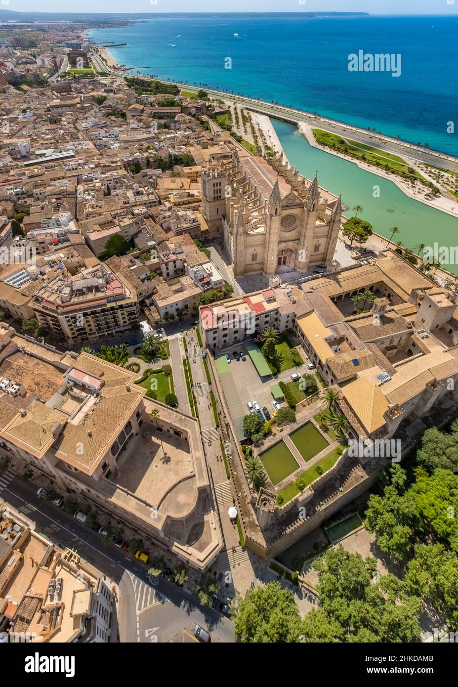 Luftaufnahme, Palacio Real de la Almudaina, Königspalast La Almudaina, Kirche Santa Iglesia Catedral de Mallorca, Kathedrale von Palma, Parc de la Mar, Palm Stockfoto