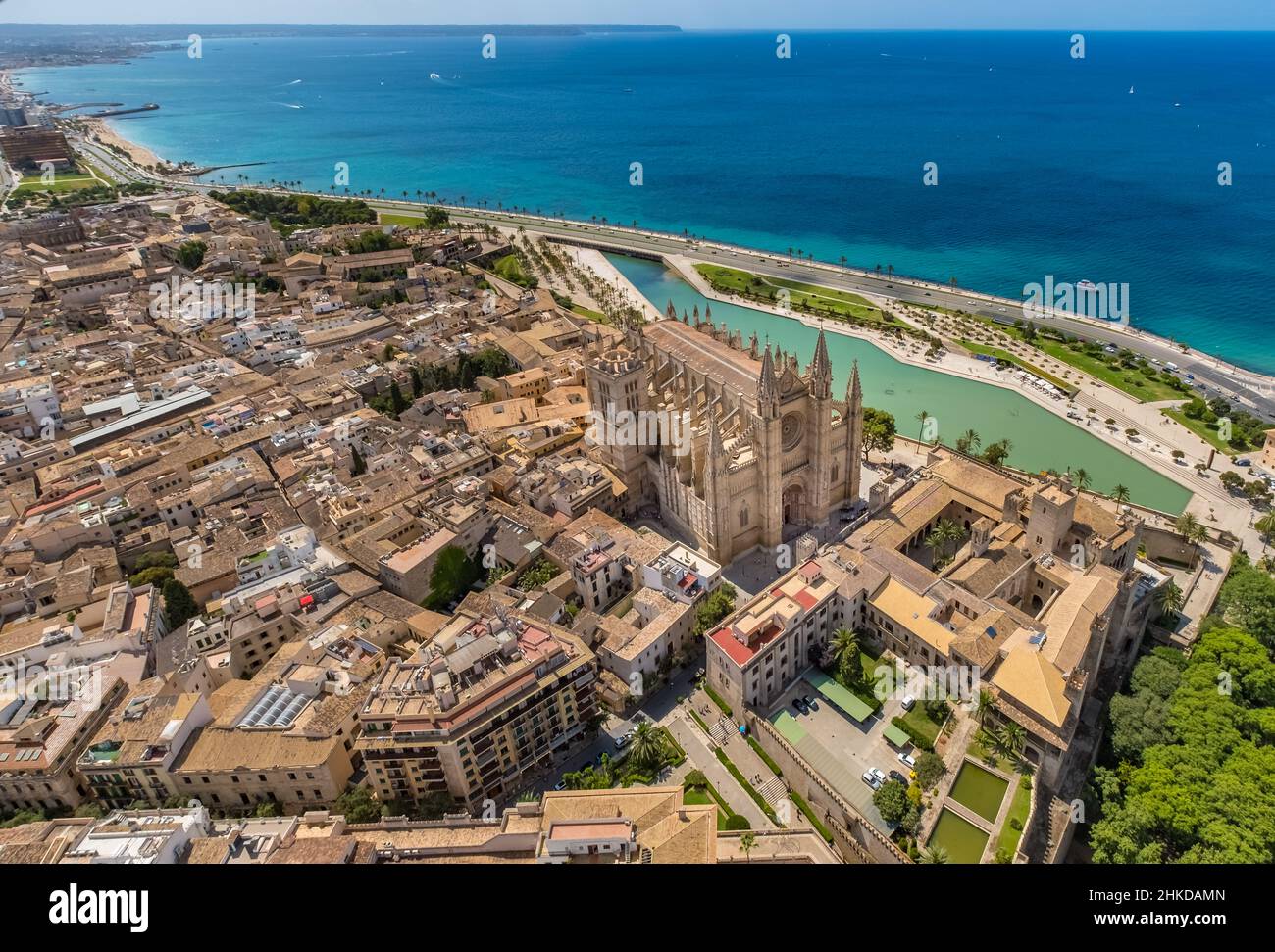 Luftaufnahme, Palacio Real de la Almudaina, Königspalast La Almudaina, Kirche Santa Iglesia Catedral de Mallorca, Kathedrale von Palma, Parc de la Mar, Palm Stockfoto