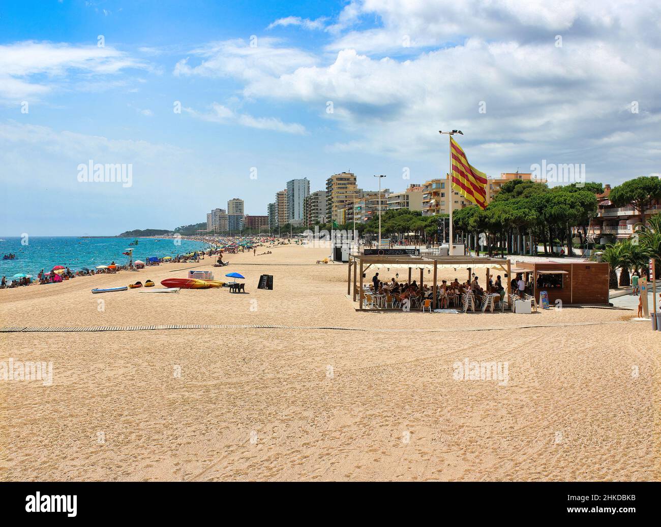 Die schöne Stadt Platja d'Aro (Girona), eines der beliebtesten Touristenorte im Herzen der Costa Brava, Spanien Stockfoto