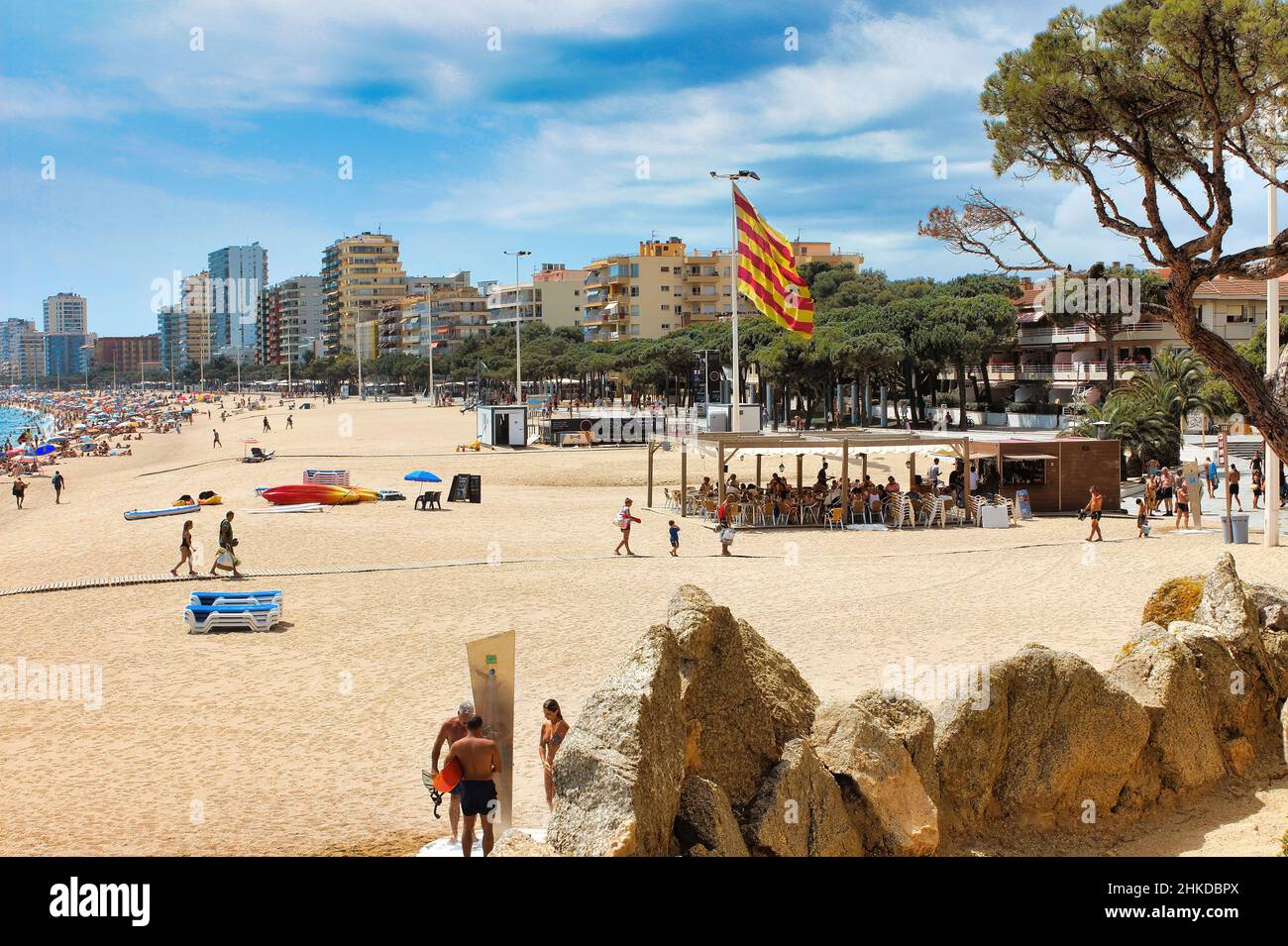 Die schöne Stadt Platja d'Aro (Girona), eines der beliebtesten Touristenorte im Herzen der Costa Brava, Spanien Stockfoto