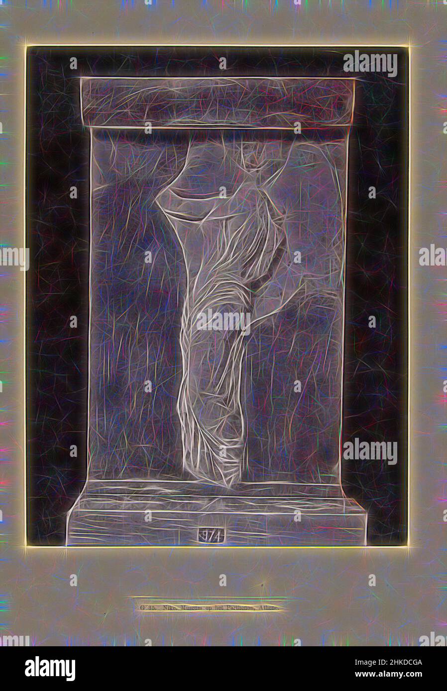 Inspiriert von Relief of Nike im Parthenon, G 35. Nike. Museum im Parthenon, Athen, Griechenland, Ein Relief aus Stein von Nike ohne Kopf und Arme. Das Foto ist Teil der von Richard Polak gesammelten Fotoserie von Griechenland., Athene, Niederlande, c. 1895 - c. 1915, Papier, Kollotyp, Höhe 293, neu gestaltet von Artotop. Klassische Kunst neu erfunden mit einem modernen Twist. Design von warmen fröhlichen Leuchten der Helligkeit und Lichtstrahl Strahlkraft. Fotografie inspiriert von Surrealismus und Futurismus, umarmt dynamische Energie der modernen Technologie, Bewegung, Geschwindigkeit und Kultur zu revolutionieren Stockfoto