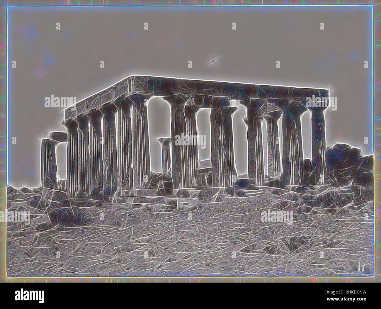 Inspiriert vom Tempel der Athene auf Ägina, G 58. Tempel der Athene auf Ägina., Griechenland, die Ruinen des Tempels der Athene. Das Foto ist Teil der Fotoserie von Griechenland, die von Richard Polak., Athene, Niederlande, c. 1895 - c. 1915, Papier, Kollotyp, Höhe 293 mm × Breite 215 mmhöhe, neu gestaltet von Artotop. Klassische Kunst neu erfunden mit einem modernen Twist. Design von warmen fröhlichen Leuchten der Helligkeit und Lichtstrahl Strahlkraft. Fotografie inspiriert von Surrealismus und Futurismus, umarmt dynamische Energie der modernen Technologie, Bewegung, Geschwindigkeit und Kultur zu revolutionieren Stockfoto