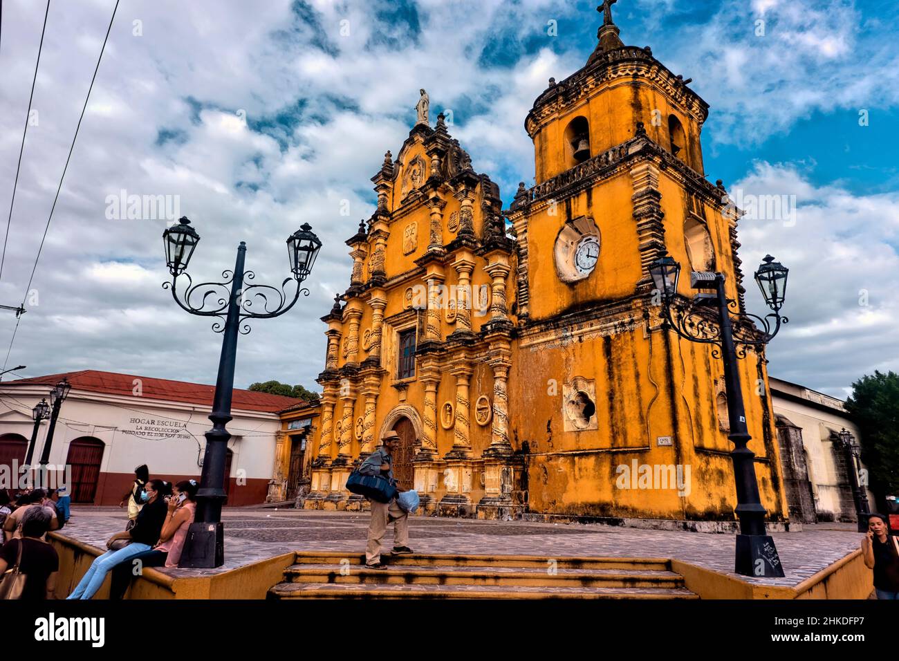 Die schöne La Recoleccion (Kirche die Erinnerung) in UNESCO-Weltkulturerbe León, Nicaragua Stockfoto