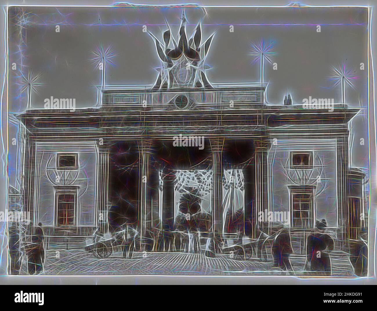 Inspiriert vom Haarlemmerpoort, geschmückt mit Illuminationen, anlässlich der Einweihung der Königin Wilhelmina, Amsterdam, Niederlande, der Haarlemmerpoort, geschmückt mit Illuminationen, Anlässlich der Einweihung der Königin Wilhelmina, Amsterdam, Niederlande. Vor dem Tor, von Artotop neu erfunden. Klassische Kunst neu erfunden mit einem modernen Twist. Design von warmen fröhlichen Leuchten der Helligkeit und Lichtstrahl Strahlkraft. Fotografie inspiriert von Surrealismus und Futurismus, umarmt dynamische Energie der modernen Technologie, Bewegung, Geschwindigkeit und Kultur zu revolutionieren Stockfoto