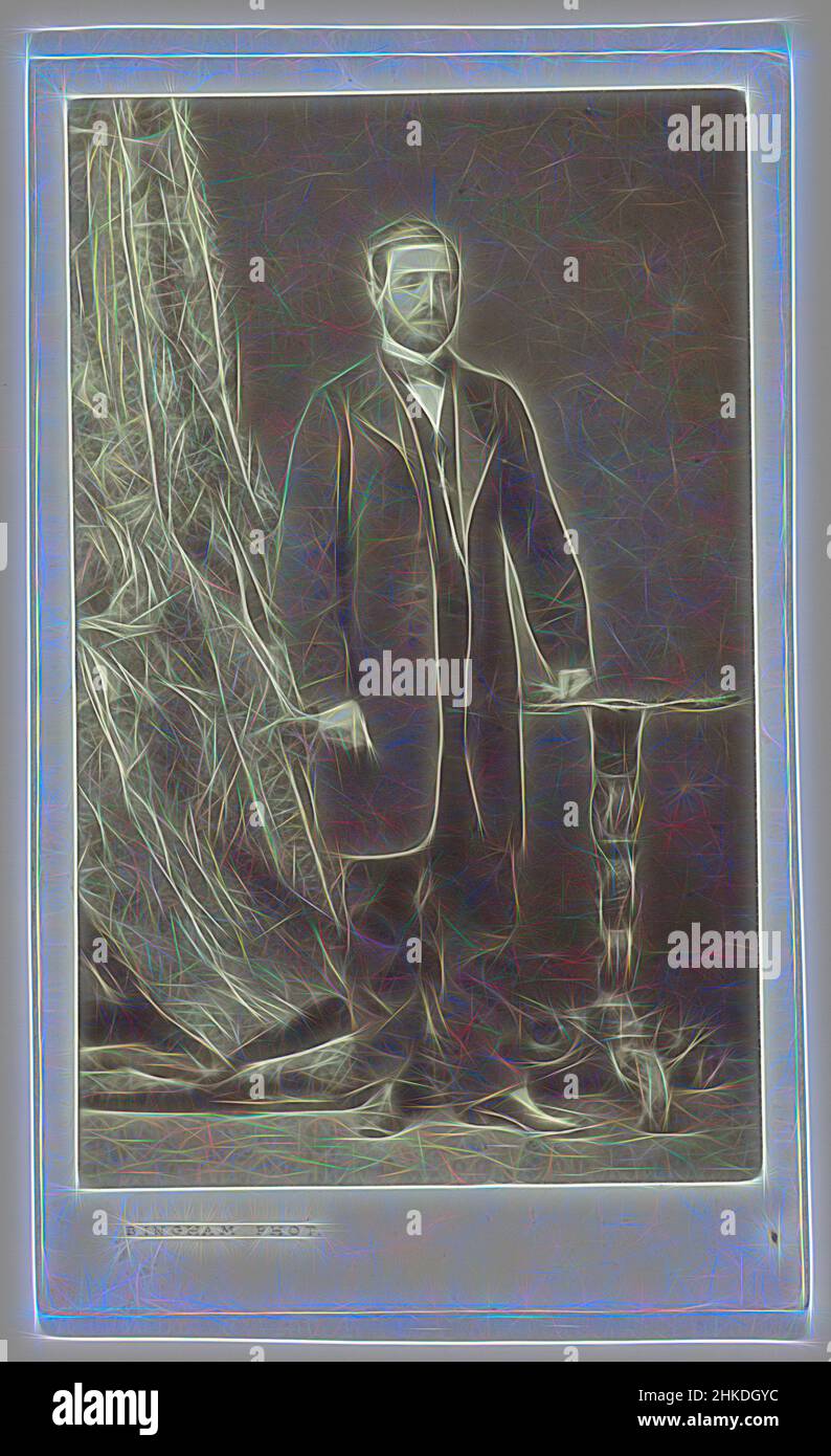 Inspiriert von Portrait of an Unknown man, Robert Jefferson Bingham, Paris, 1859 - 1870, Albumdruck, Höhe 90 mm × Breite 56 mmhöhe 103 mm × Breite 63 mm, neu erfunden von Artotop. Klassische Kunst neu erfunden mit einem modernen Twist. Design von warmen fröhlichen Leuchten der Helligkeit und Lichtstrahl Strahlkraft. Fotografie inspiriert von Surrealismus und Futurismus, umarmt dynamische Energie der modernen Technologie, Bewegung, Geschwindigkeit und Kultur zu revolutionieren Stockfoto